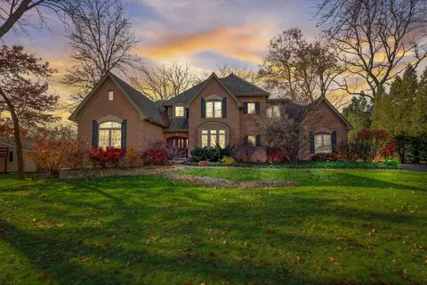 761 Hawthorne Ln, Libertyville, IL 60048