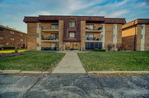 8916 W 140th St #301, Orland Park, IL 60462