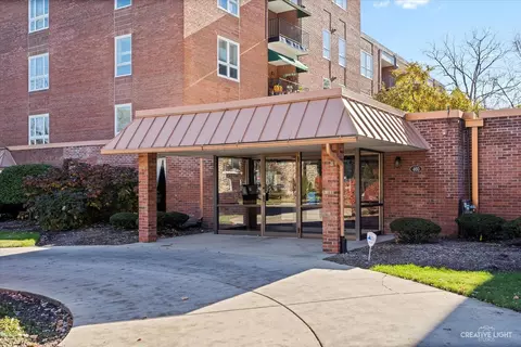 460 W Downer Pl #3A, Aurora, IL 60506