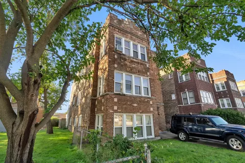 305 Memorial Dr, Calumet City, IL 60409
