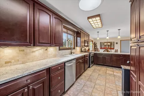 28948 W Main St, Cary, IL 60013 photo 8