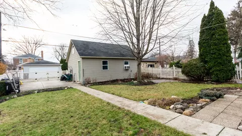 9411 Monroe Ave, Brookfield, IL 60513 photo 14
