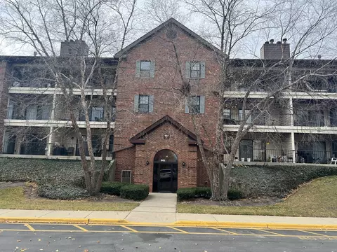 661 Hapsfield Ln #302, Buffalo Grove, IL 60089