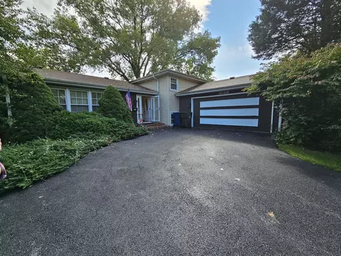 1636 Swallow St, Naperville, IL 60565