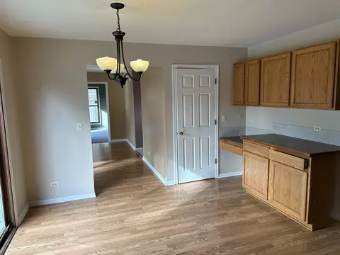 1055 Huron Dr, Elgin, IL 60120 photo 11