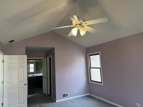 1055 Huron Dr, Elgin, IL 60120 photo 18