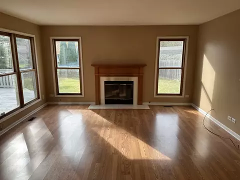 1055 Huron Dr, Elgin, IL 60120 photo 5