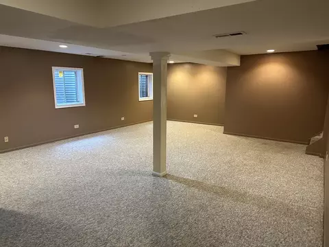 1055 Huron Dr, Elgin, IL 60120 photo 28