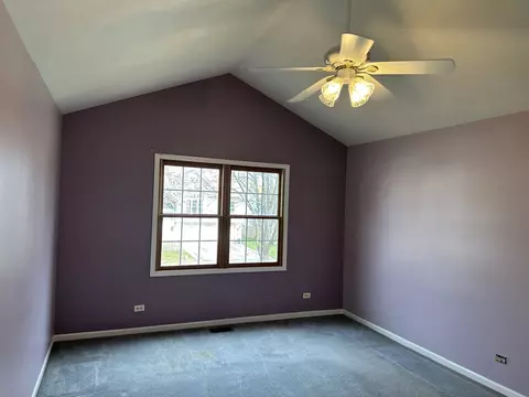 1055 Huron Dr, Elgin, IL 60120 photo 17