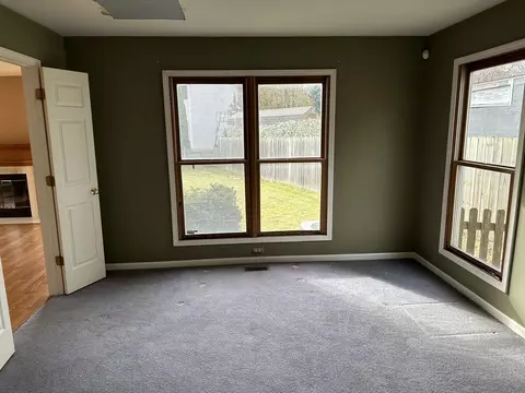 1055 Huron Dr, Elgin, IL 60120 photo 14