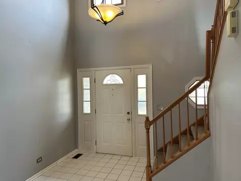 1055 Huron Dr, Elgin, IL 60120 photo 3