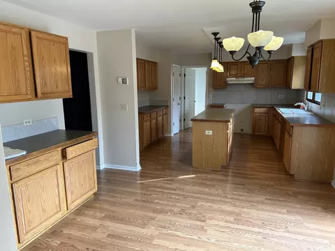 1055 Huron Dr, Elgin, IL 60120 photo 10