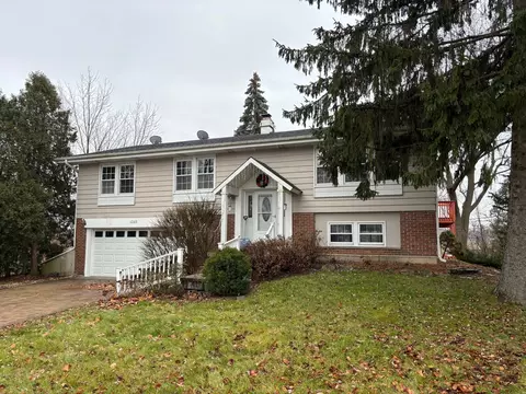 1345 Hassell Dr, Hoffman Estates, IL 60169