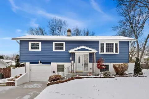 1660 Highland Blvd, Hoffman Estates, IL 60169