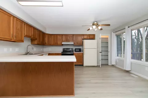100 South St, Danvers, IL 61732 photo 3