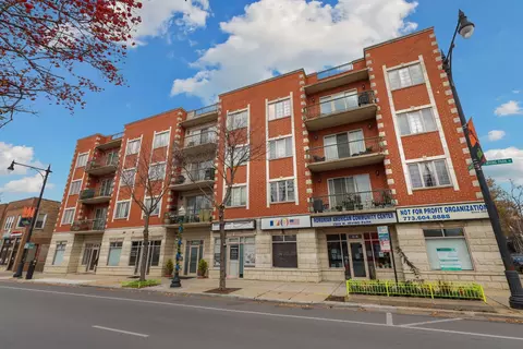 2900 W Irving Park Rd #305, Chicago, IL 60618