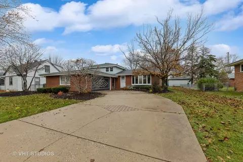 6240 W 93rd St, Oak Lawn, IL 60453