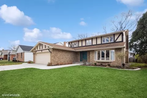 651 Courtland Cir, Western Springs, IL 60558