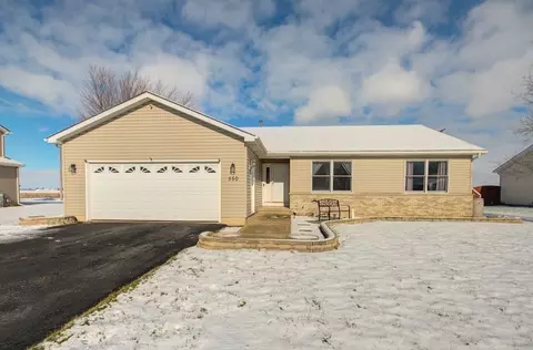 550 Moore St, Somonauk, IL 60552