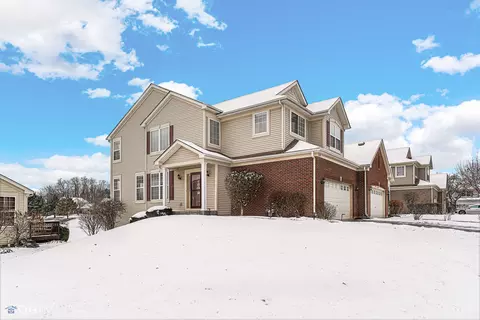 110 Regent Dr, Gilberts, IL 60136