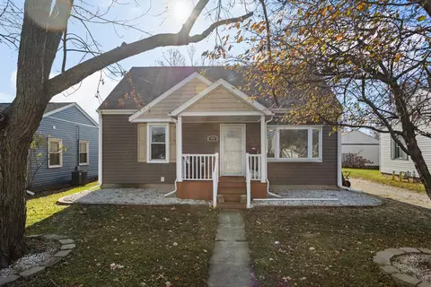 609 E Newkirk St, Tuscola, IL 61953