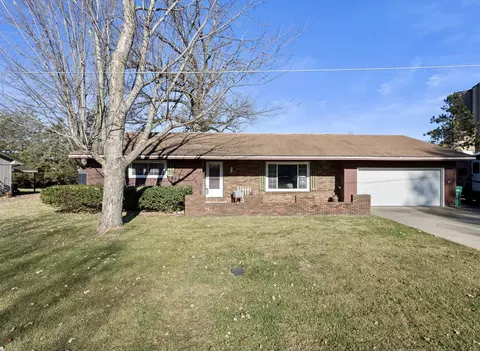 16 Beech Ln, Villa Grove, IL 61956