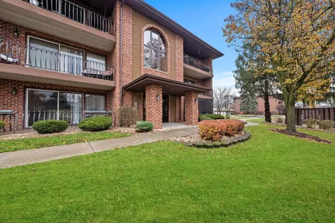11007 Stony Creek Dr #1B, Palos Hills, IL 60465