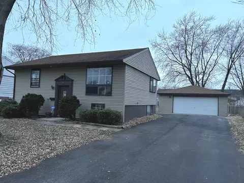 321 E Mulberry Dr, Glenwood, IL 60425