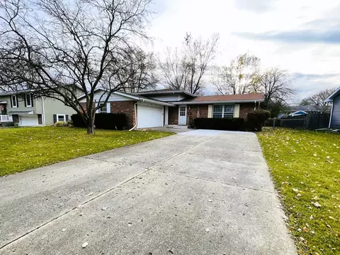 628 S 7th St, West Dundee, IL 60118