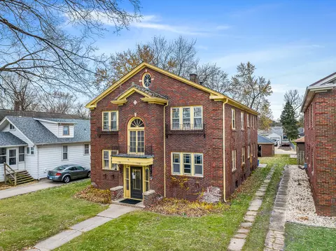 1928-30 Douglas St, Rockford, IL 61103