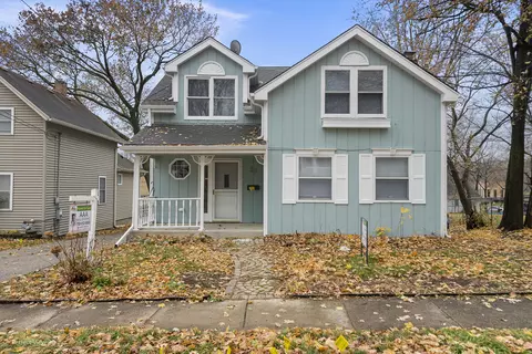 39 N Wisconsin St, Carpentersville, IL 60110