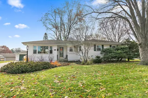 348 Conlin Ave, Sycamore, IL 60178
