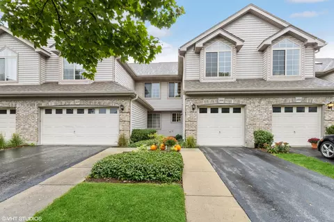 1555 N Saint Marks Pl, Palatine, IL 60067