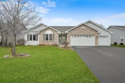 448 Sherman Ln, Poplar Grove, IL 61065