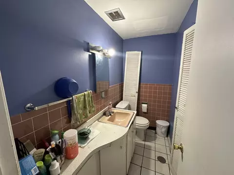 8820 Robin Dr, Des Plaines, IL 60016 photo 6