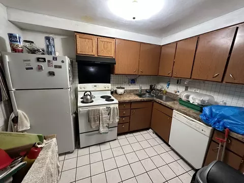 8820 Robin Dr, Des Plaines, IL 60016 photo 4