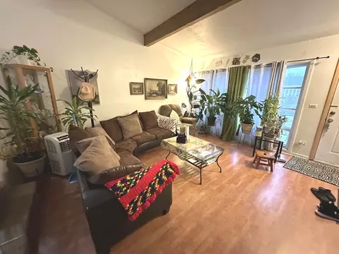 8820 Robin Dr, Des Plaines, IL 60016 photo 3