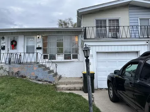 8820 Robin Dr, Des Plaines, IL 60016
