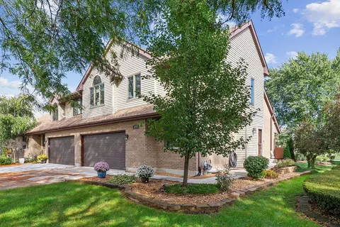 1273 Janas Ln, Lemont, IL 60439
