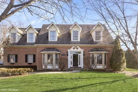 2 S735 Wendelin Ct, Wheaton, IL 60189