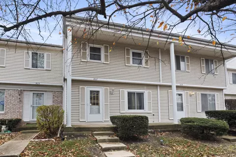 427 Yorkshire Sq, Bolingbrook, IL 60440