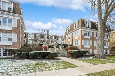 2238 Central St #3, Evanston, IL 60201