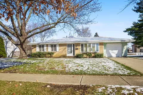 208 W Hartford Dr, Schaumburg, IL 60193