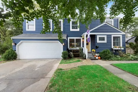1025 S 6th St, Saint Charles, IL 60174