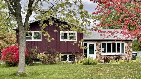 2122 Burr Oak Ln, Lindenhurst, IL 60046