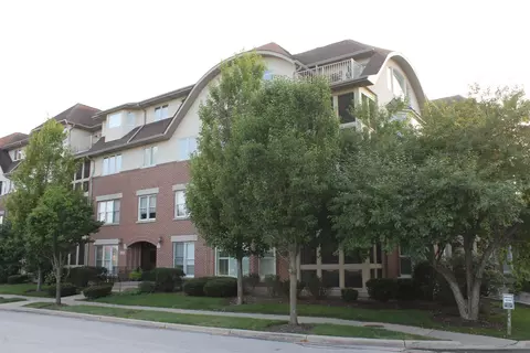 200 N River Ln #208, Geneva, IL 60134