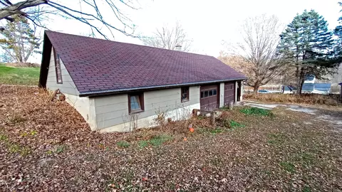 Exterior - 306 Spring Ave, Mount Carroll, IL 61053 photo 4 of 9