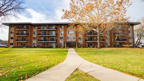 2230 S Goebbert Rd #446, Arlington Heights, IL 60005