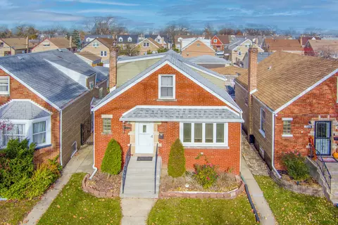 7330 W 57th St, Summit, IL 60501