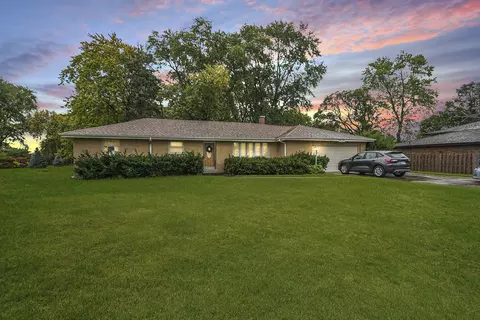 9225 S 78th Ave, Hickory Hills, IL 60457